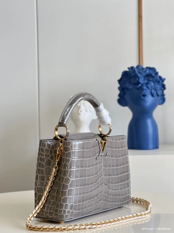 Official oldcobbler VUITTON LOUIS CAPUCINES BB 0812